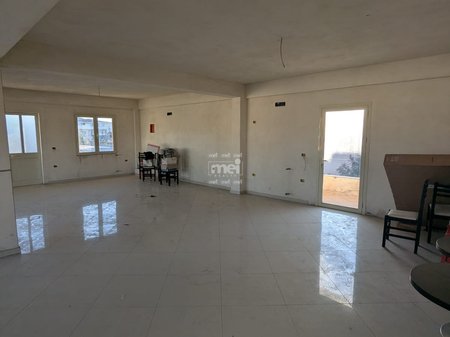 JEPET ME QERA AMBIENT NE ISH KNETE