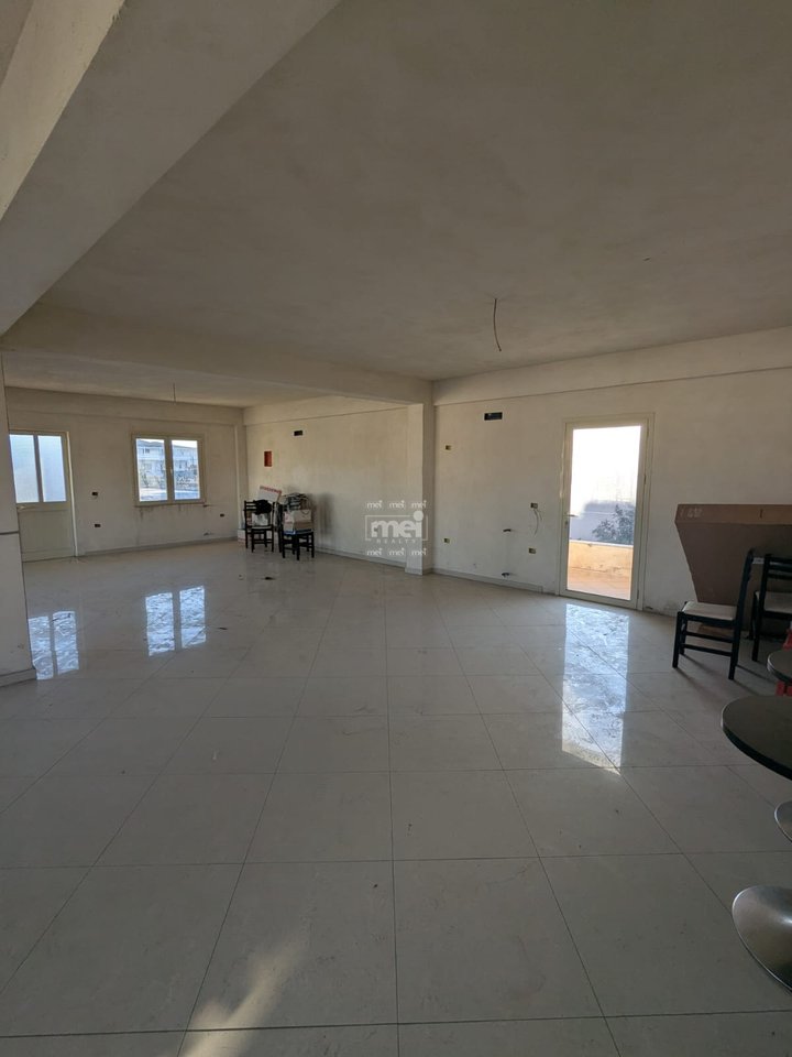 JEPET ME QIRA AMBIENT NE ISH KNETE