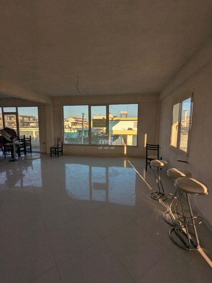 JEPET ME QIRA AMBIENT NE ISH KNETE