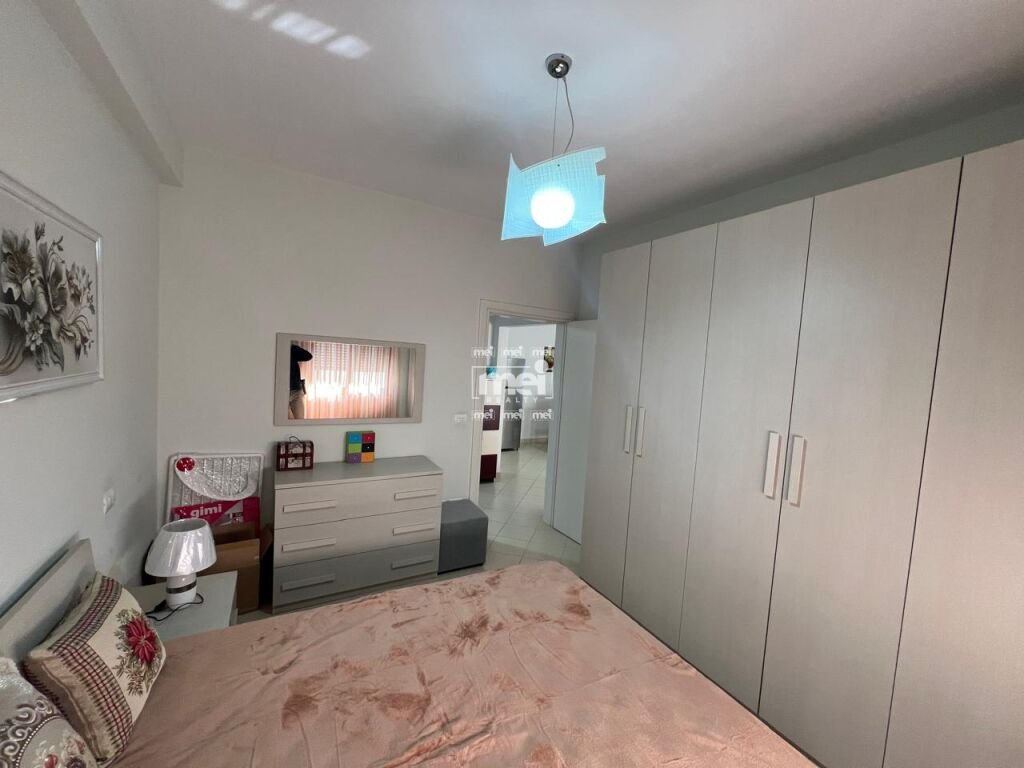 JEPET ME QIRA APARTAMENT 1+1 TE GJYKATA !