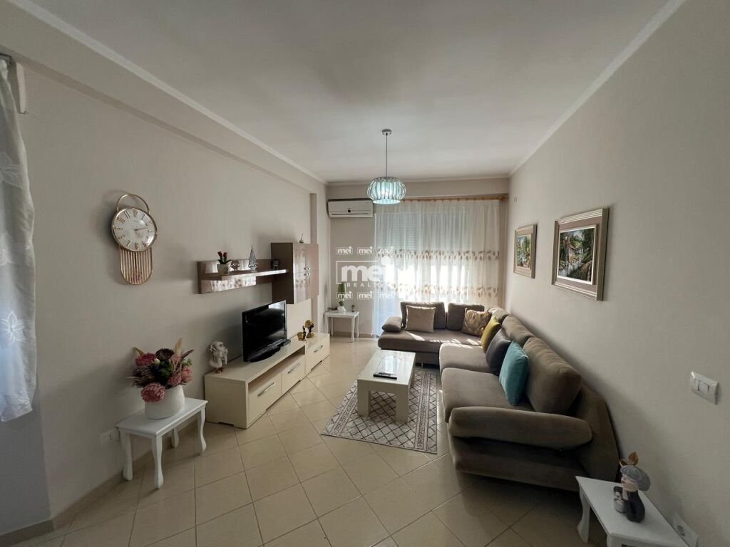 JEPET ME QIRA APARTAMENT 1+1 TE GJYKATA !