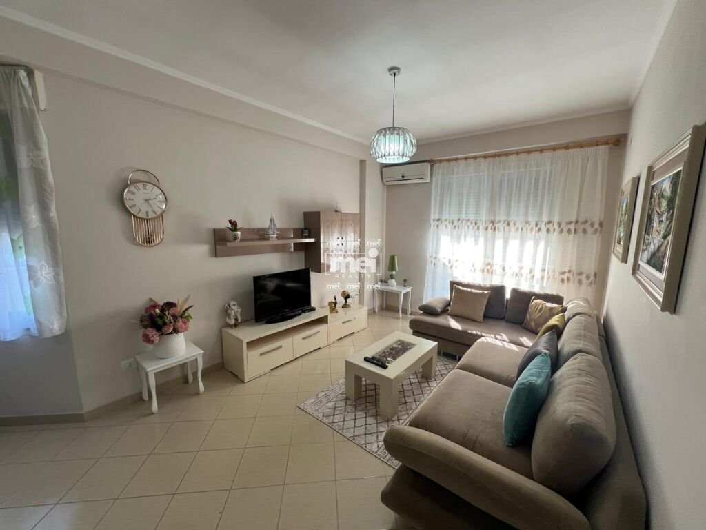 JEPET ME QIRA APARTAMENT 1+1 TE GJYKATA !