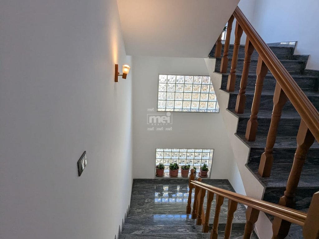 SHITET VILA +LOKAL NE SHKOZET DURRES