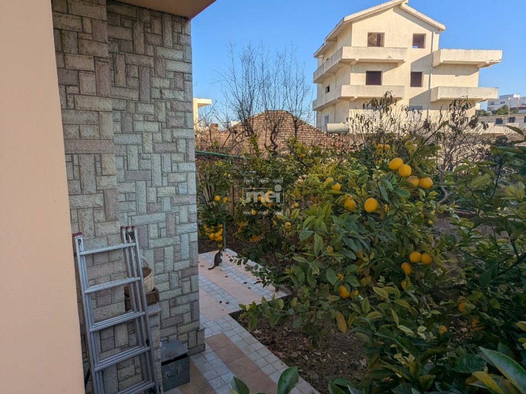 SHITET VILA +LOKAL NE SHKOZET DURRES