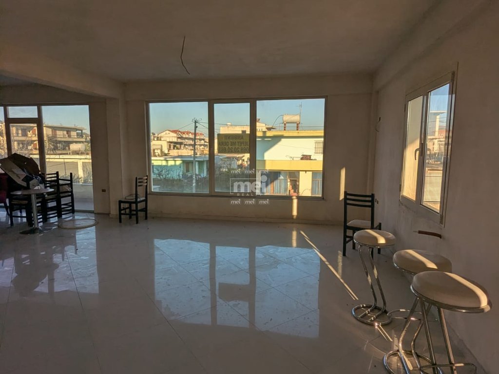 JEPET ME QERA AMBIENT NE ISH KNETE