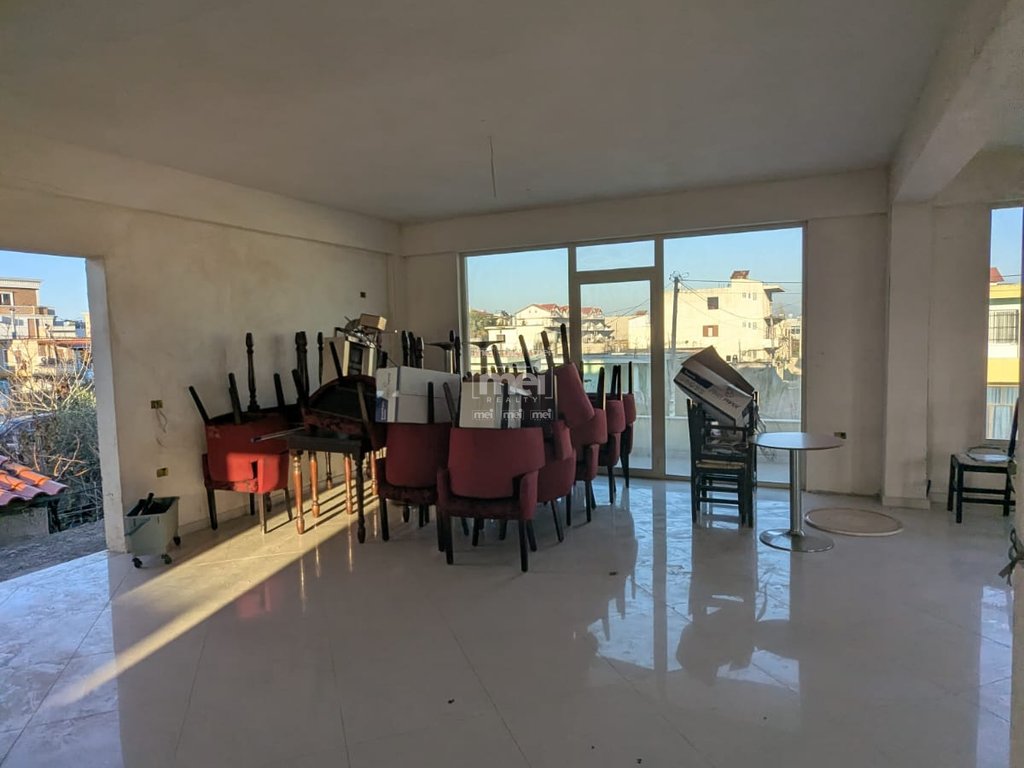 JEPET ME QERA AMBIENT NE ISH KNETE