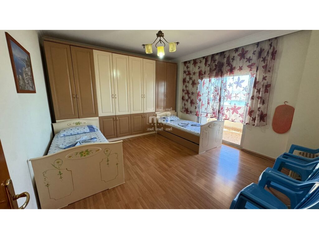 JEPET APARTAMENT PER QIRA TEK RRUGA E RE E PORTIT! 7
