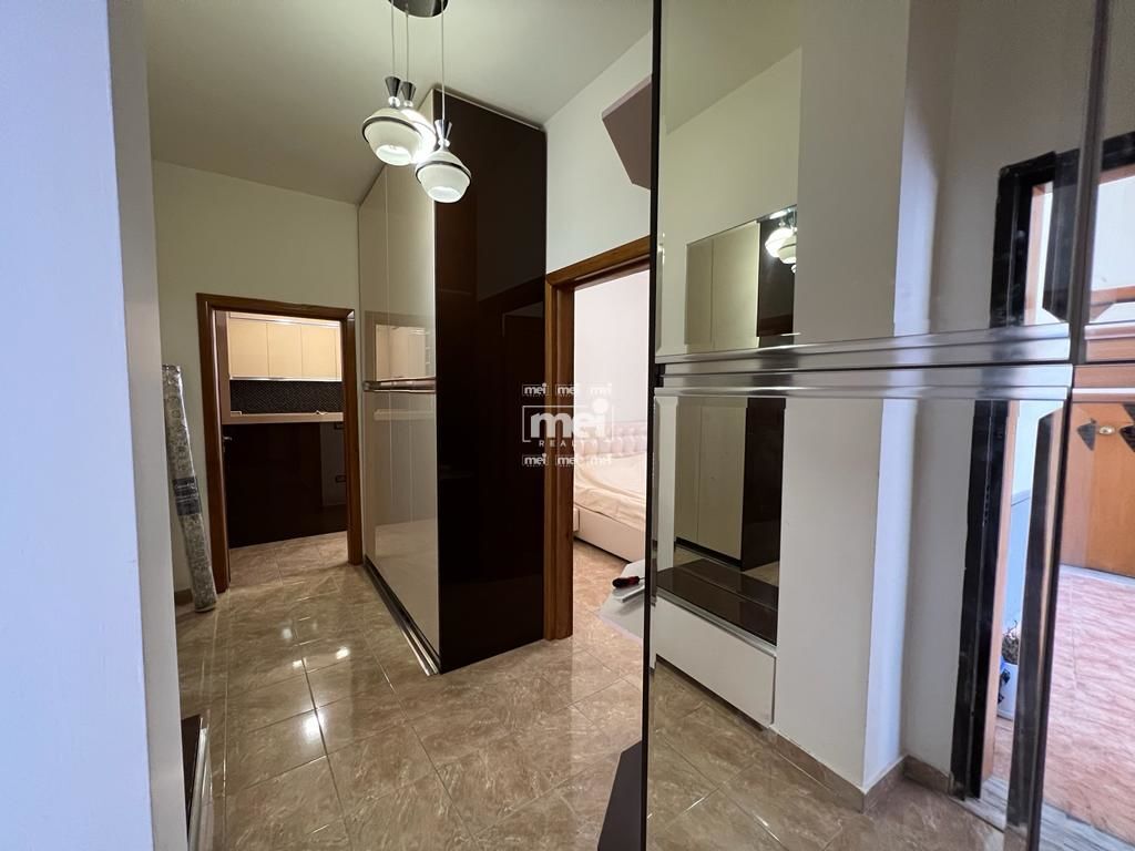 SHITET APARTAMENT NE VIJE TE DYTE ME DETIN TEK MALI I ROBIT ! 7