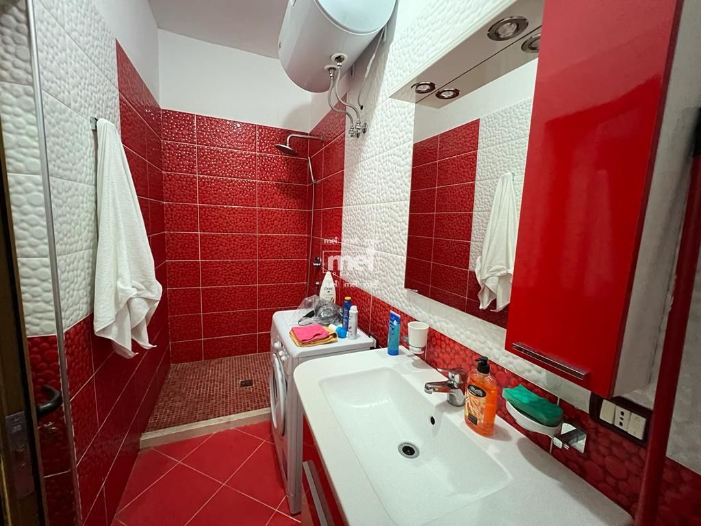 SHITET APARTAMENT NE VIJE TE DYTE ME DETIN TEK MALI I ROBIT ! 8