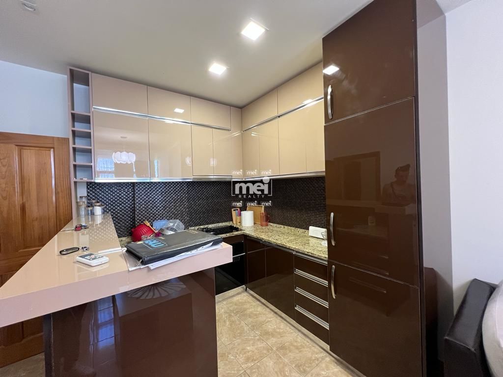 SHITET APARTAMENT NE VIJE TE DYTE ME DETIN TEK MALI I ROBIT ! 2