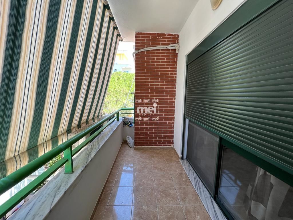 SHITET APARTAMENT NE VIJE TE DYTE ME DETIN TEK MALI I ROBIT ! 10