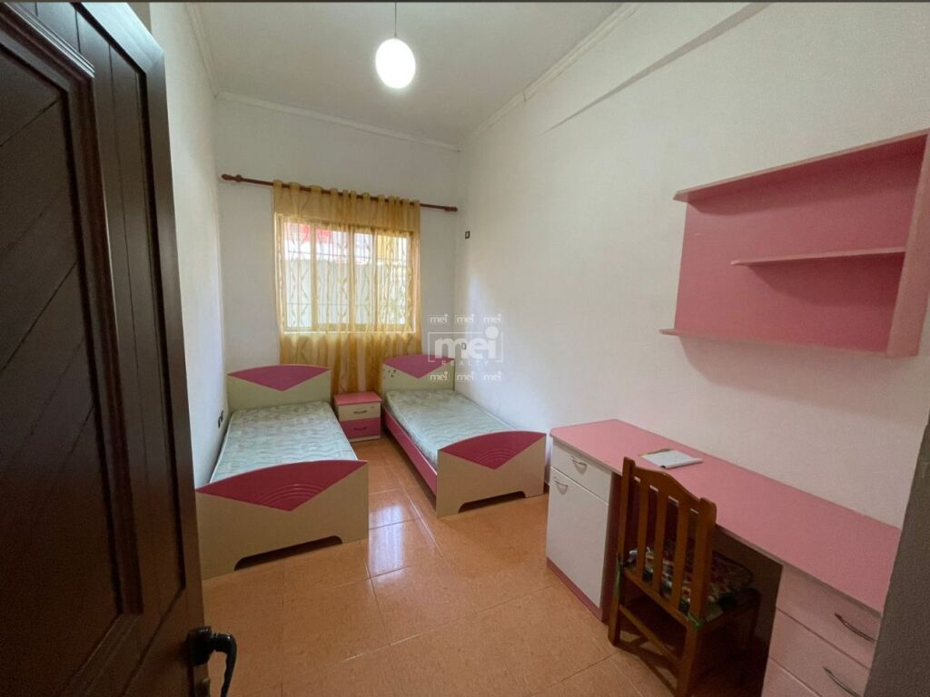 JEPET PER QIRA KATI I PARE I NJE SHTEPIE PRIVATE TEK FUSHA E RERES ! 2