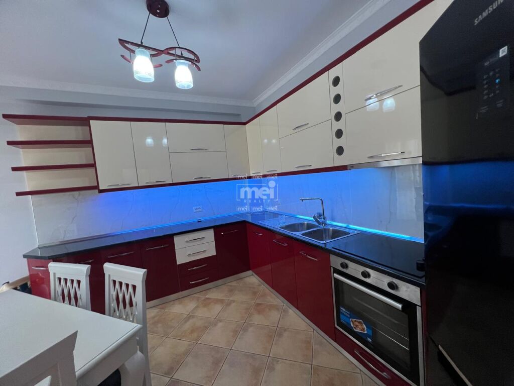 SHITET APARTAMENT 2+1+2 PRANE BASHKISE! 6