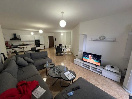 JEPET ME QIRA APARTAMENT 2+1+2 TEK RRUGA E PORTIT !