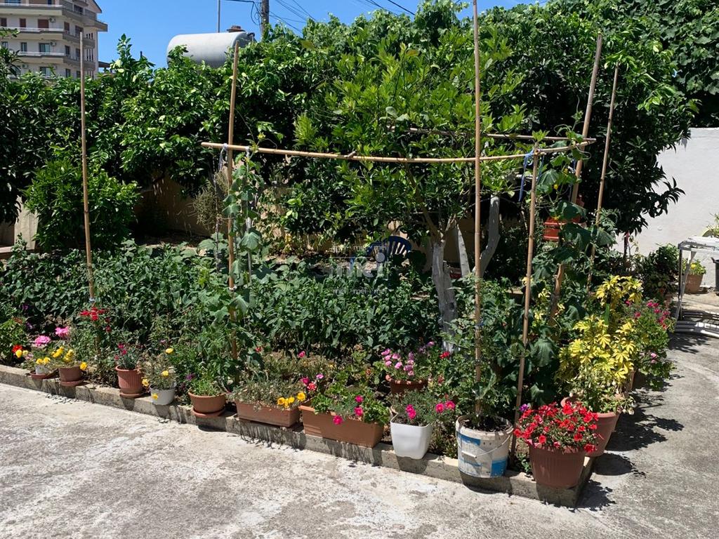 JEPET ME QIRA KATI I PARE I NJE VILE NE ARAPAJ !