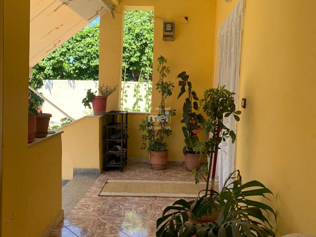 JEPET ME QIRA KATI I PARE I NJE VILE NE ARAPAJ !