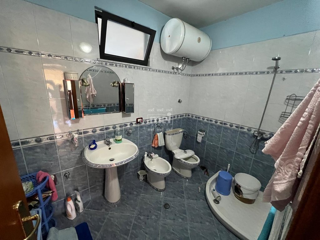 SHITET VILE DY KATESHE NE UNAZEN PLAZHIT!