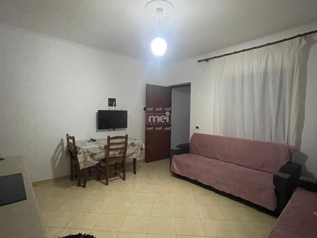 JEPET ME QIRA KATI I PARE I NJE VILE 1+1 NE ISH KENETE, DURRES!