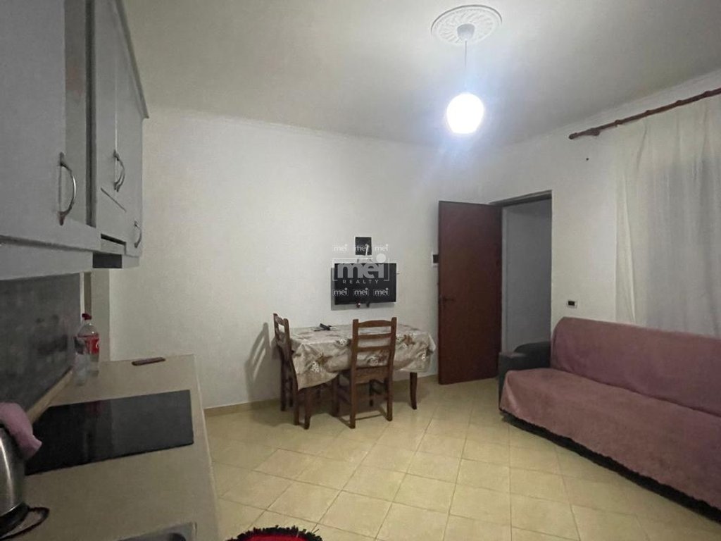 JEPET ME QIRA KATI I PARE I NJE VILE 1+1 NE ISH KENETE, DURRES!