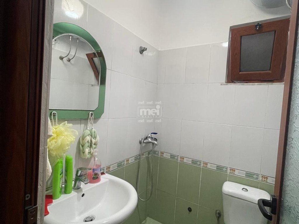 JEPET ME QIRA KATI I PARE I NJE VILE 1+1 NE ISH KENETE, DURRES!