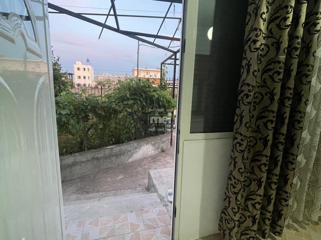 JEPET ME QIRA KATI I PARE I NJE VILE 1+1 NE ISH KENETE, DURRES!