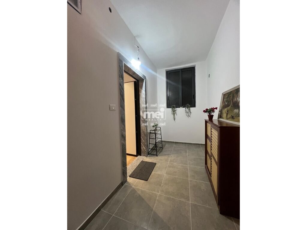 JEPET APARTAMENT ME  QIRA  1+1 PRANE BASHKIS DURRES!