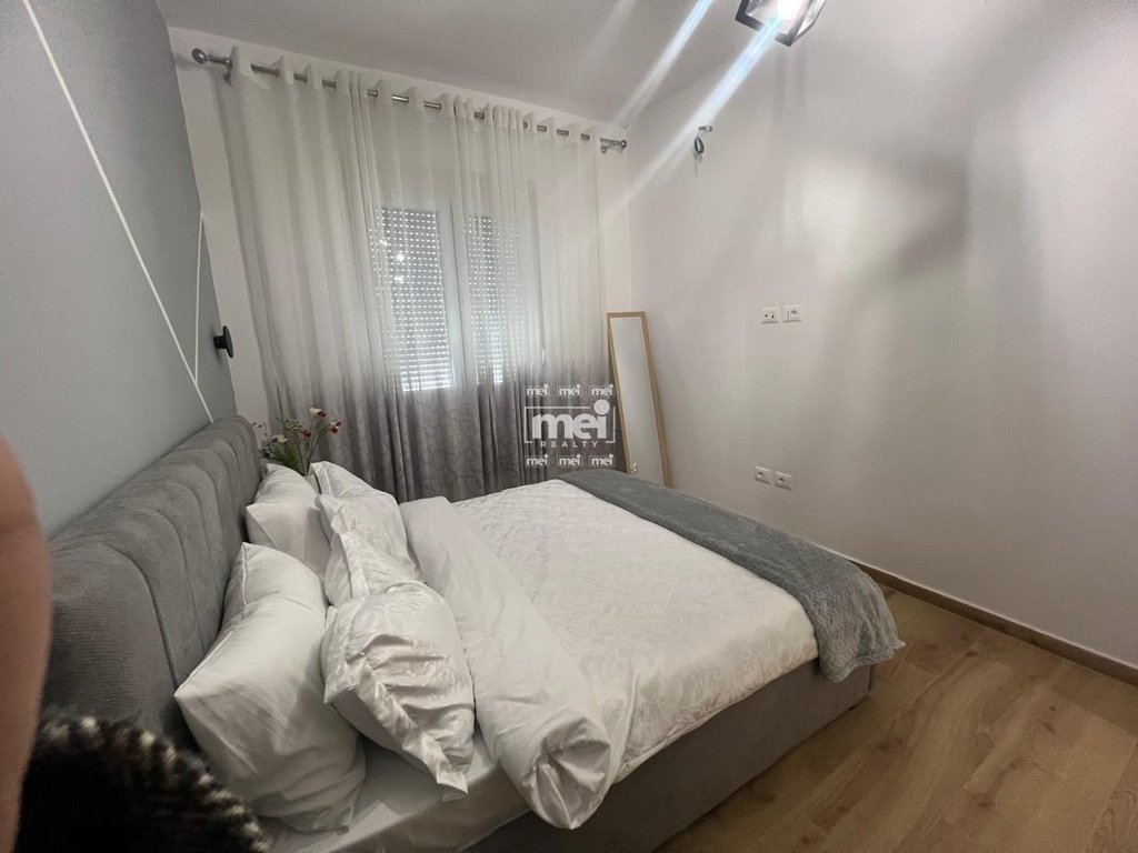 JEPET APARTAMENT ME  QIRA  1+1 PRANE BASHKIS DURRES!