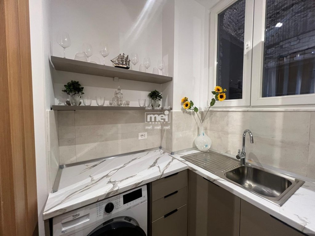 JEPET APARTAMENT ME  QIRA  1+1 PRANE BASHKIS DURRES!