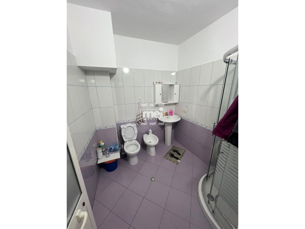 JEPET ME QIRA APARTAMENT 2+1+2 TEK RRUGA E PORTIT !