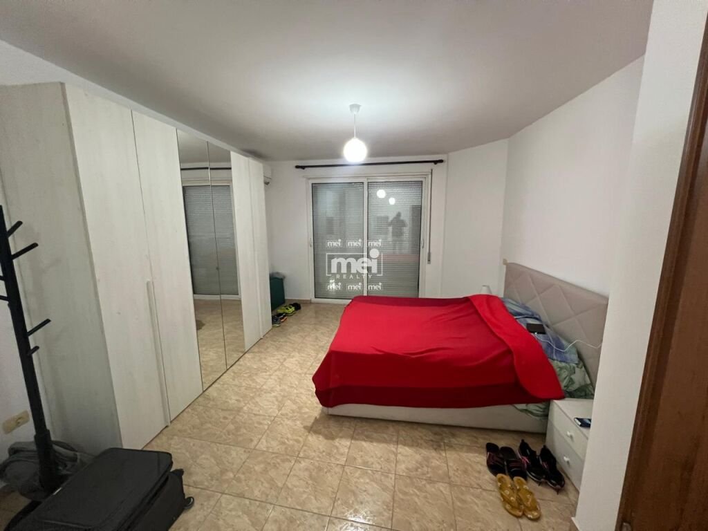 JEPET ME QIRA APARTAMENT 2+1+2 TEK RRUGA E PORTIT !