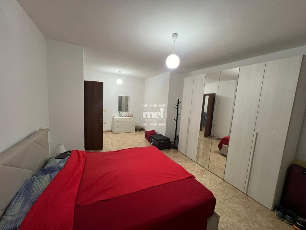JEPET ME QIRA APARTAMENT 2+1+2 TEK RRUGA E PORTIT !