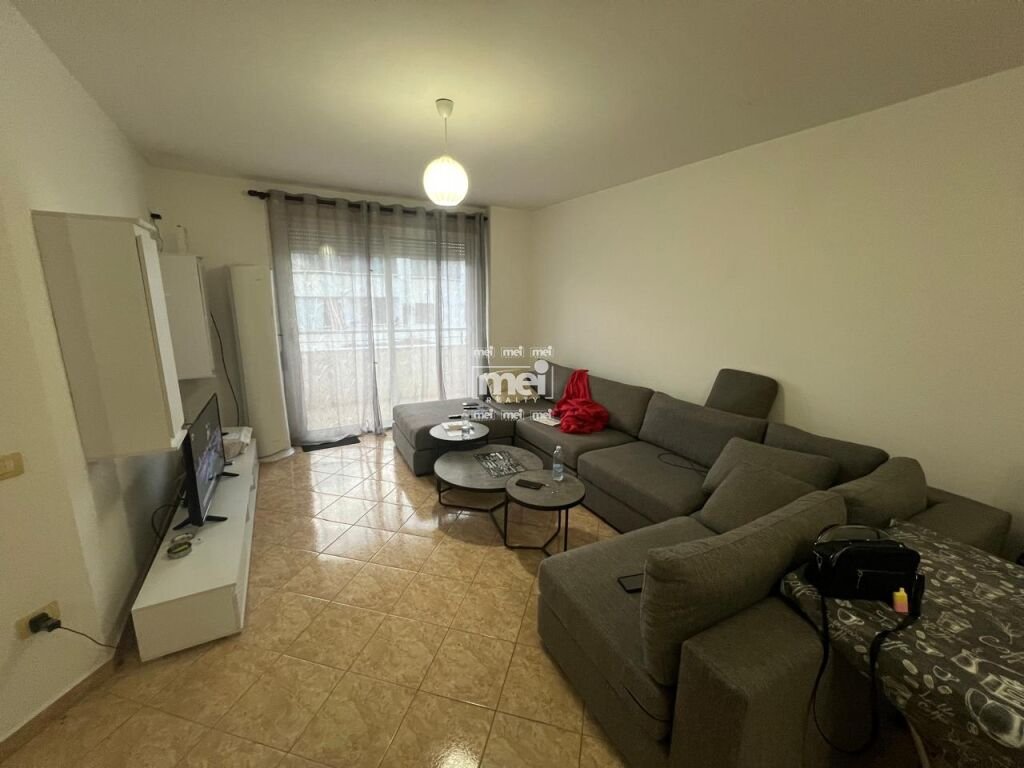 JEPET ME QIRA APARTAMENT 2+1+2 TEK RRUGA E PORTIT !