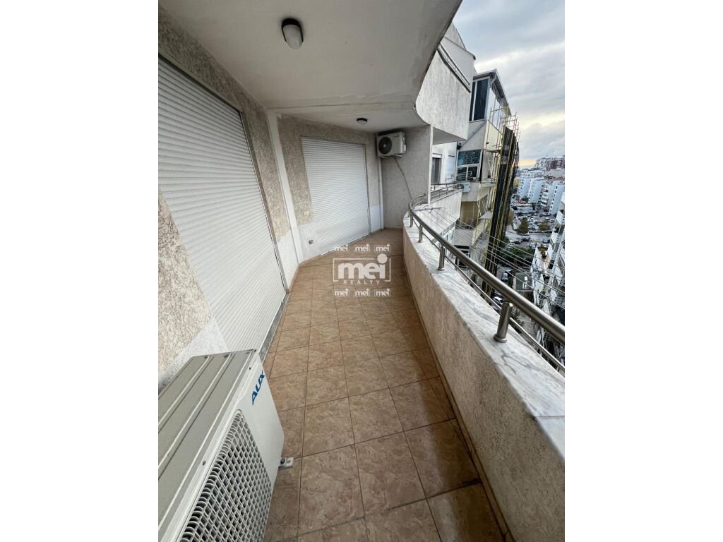 JEPET ME QIRA APARTAMENT 2+1+2 TEK RRUGA E PORTIT !