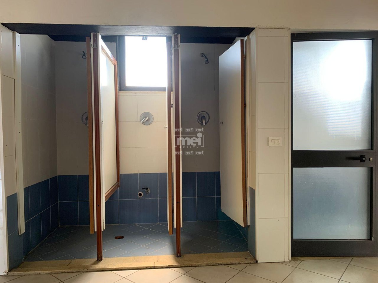 SI AFFITTA LOCALE COMMERCIALE VICINO A GALAKTIK!