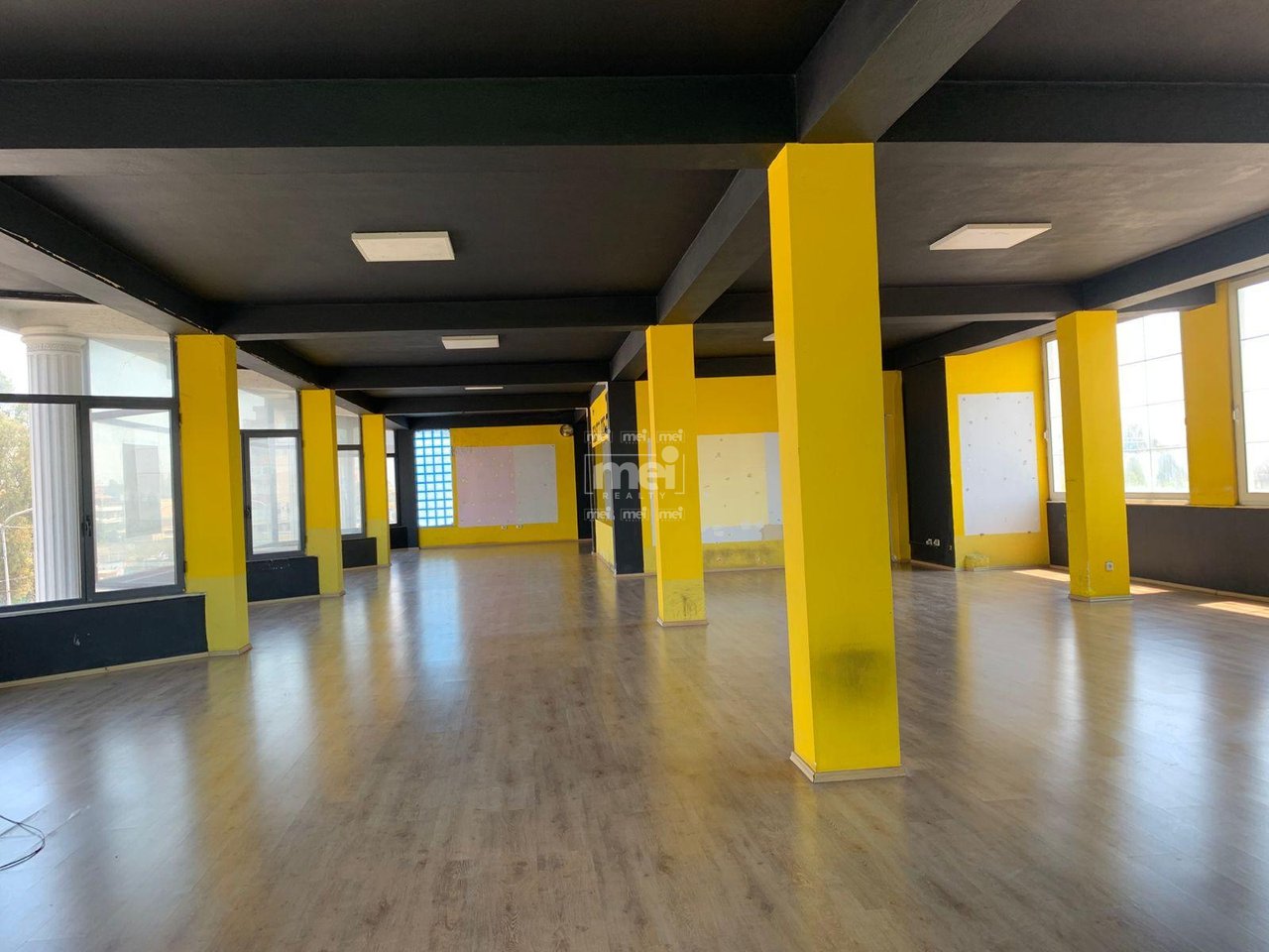 SI AFFITTA LOCALE COMMERCIALE VICINO A GALAKTIK!