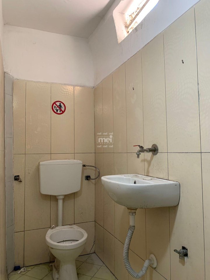SI AFFITTA LOCALE COMMERCIALE VICINO A GALAKTIK!
