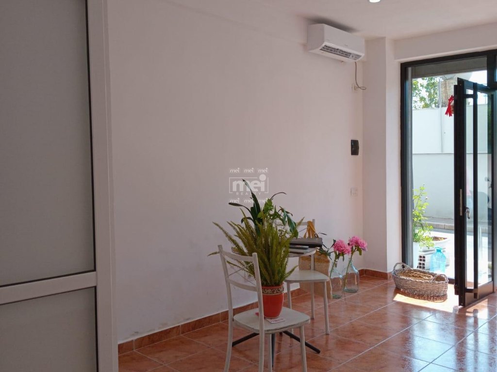 JEPET ME QIRA AMBJENT BIZNESI PRANE BLUE STAR !