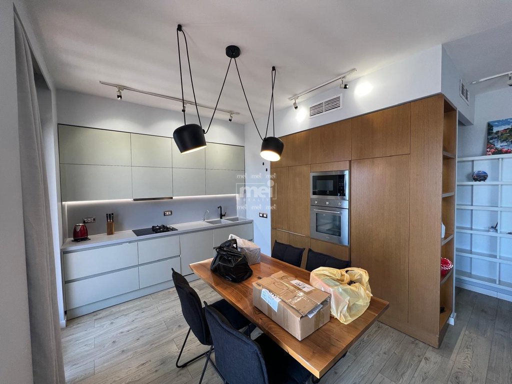 JEPET ME QIRA SUPER APARTAMENT 2+1 TEK RRUGA E RE E PORTIT ME PAMJE NGA DETI! 2
