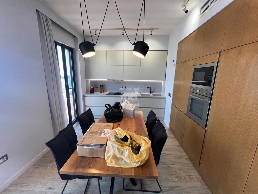JEPET ME QIRA SUPER APARTAMENT 2+1 TEK RRUGA E RE E PORTIT ME PAMJE NGA DETI! 3