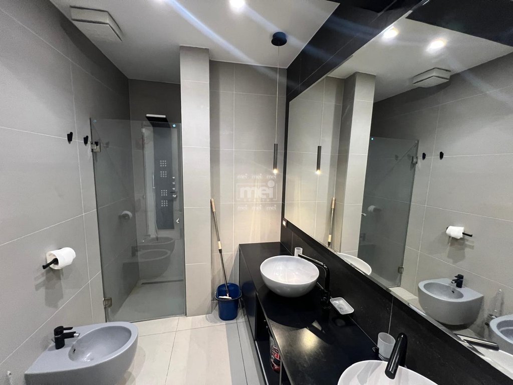 JEPET ME QIRA SUPER APARTAMENT 2+1 TEK RRUGA E RE E PORTIT ME PAMJE NGA DETI! 18