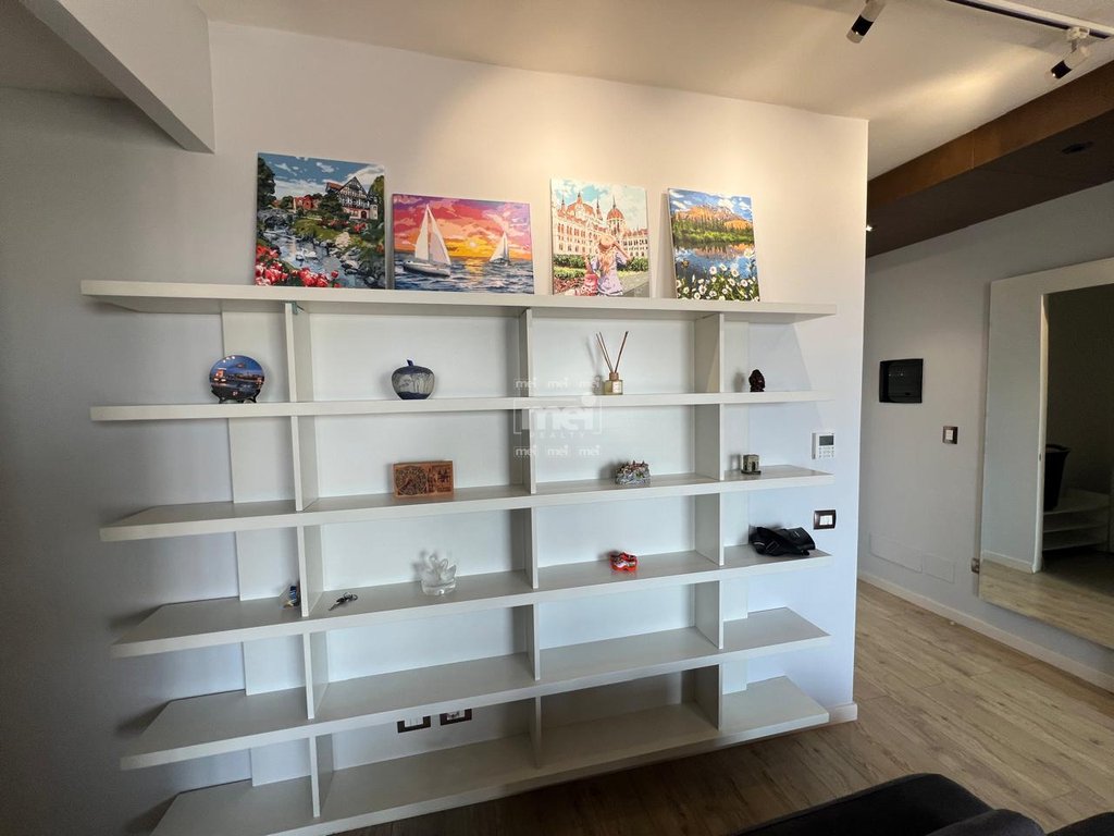 JEPET ME QIRA SUPER APARTAMENT 2+1 TEK RRUGA E RE E PORTIT ME PAMJE NGA DETI!