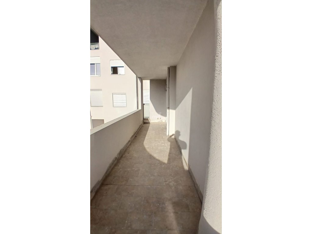JEPET ME QIRA APARTAMENT 2+1 PRANE UKD, DURRES! 10