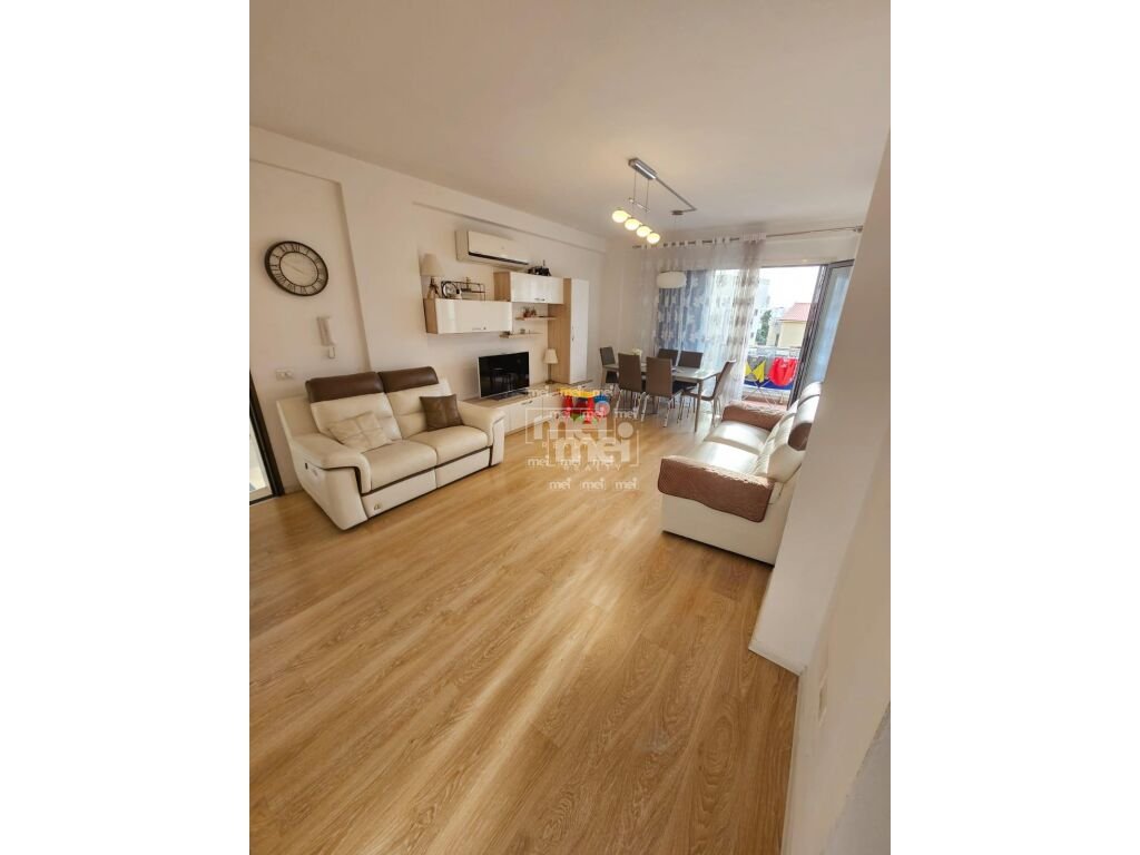 JEPET ME QIRA APARTAMENT 2+1+2 HYRJA E DURRESIT!