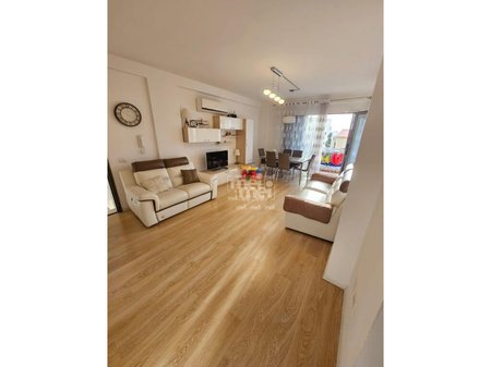 JEPET ME QIRA APARTAMENT 2+1+2 HYRJA E DURRESIT!