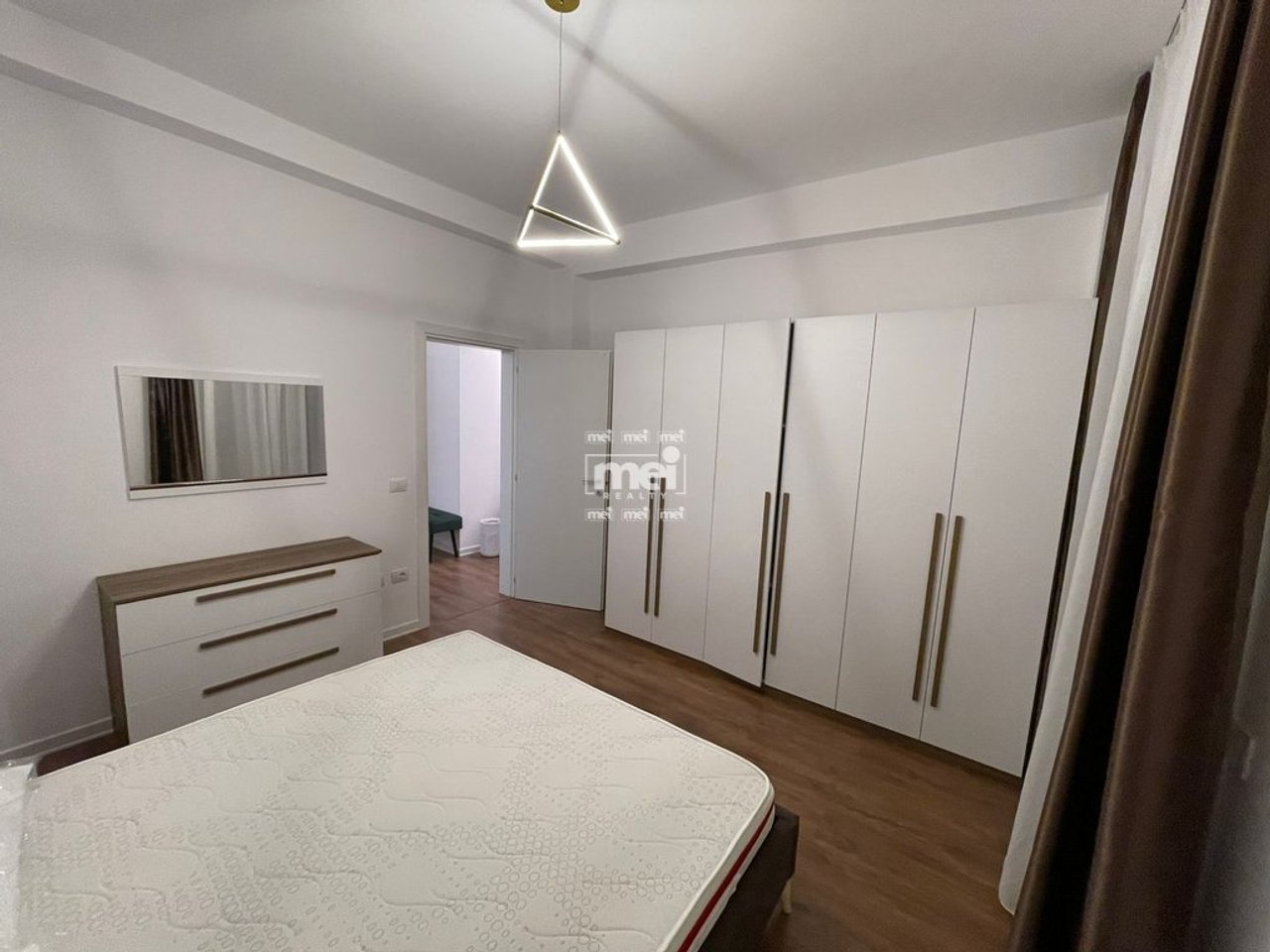 JEPET ME QIRA APARTAMENT 1+1 TEK RROTA KUQE!