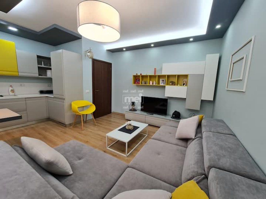 JEPET ME QIRA APARTAMENT 2+1 NE PLAZH ! 2
