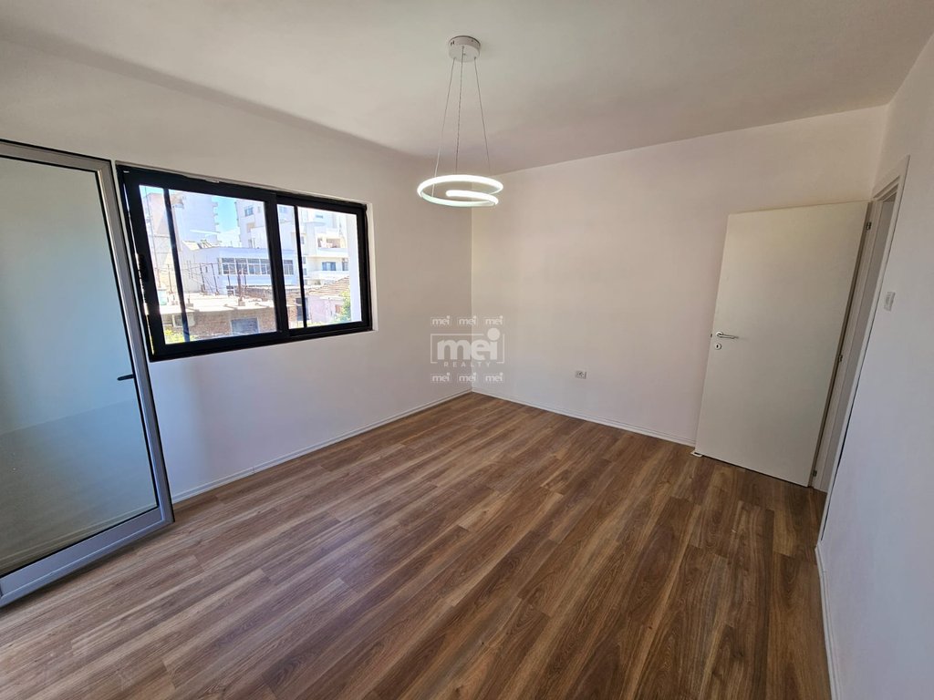 SHITET APARTAMENT 2+1 PRANE STADIUMIT 3