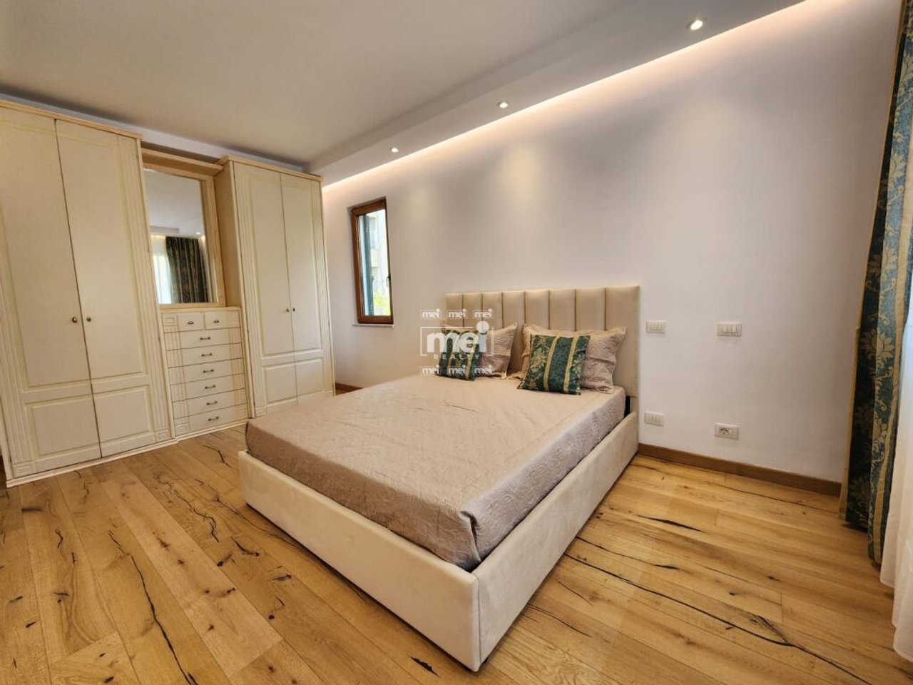 TRIPLEX FOR RENT WITH SEA VIEW AT VILA E ZOGUT! + 2 PARKING SPOTS!