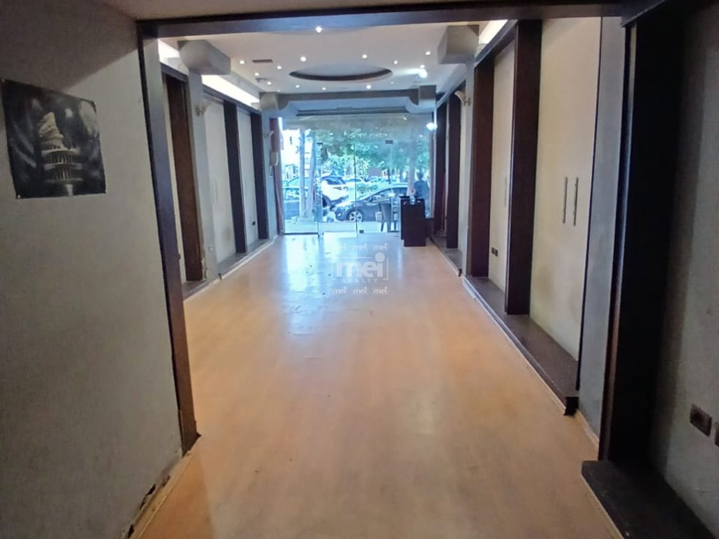 JEPET ME QIRA AMBIENT NE QENDER, DURRES.