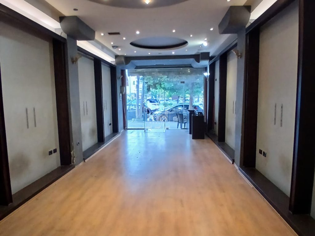 JEPET ME QIRA AMBIENT NE QENDER, DURRES.